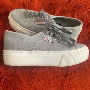 Gray platform supergas